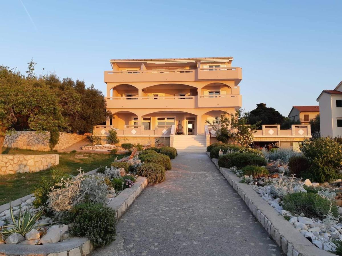 Apartments By The Sea Lun, Pag - 3320 Лун Екстериор снимка