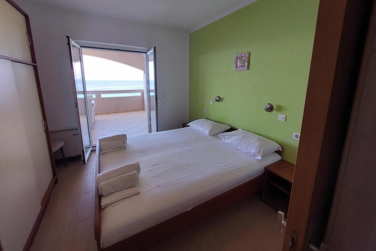 Apartments By The Sea Lun, Pag - 3320 Лун Екстериор снимка